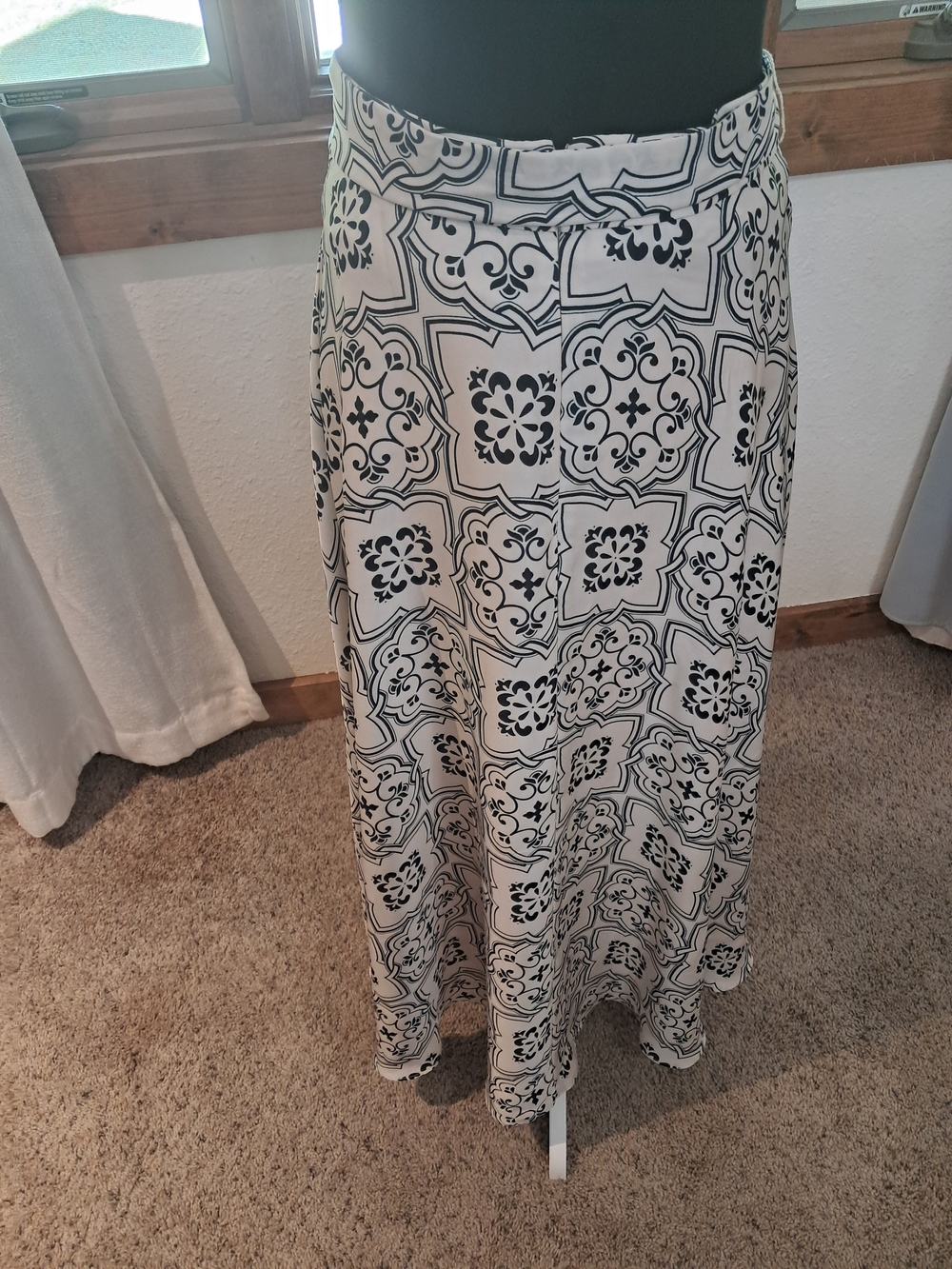 Women's Navy & Cream Printed Tie-Waist Maxi Skirt Size 6 - Picture 6 of 16